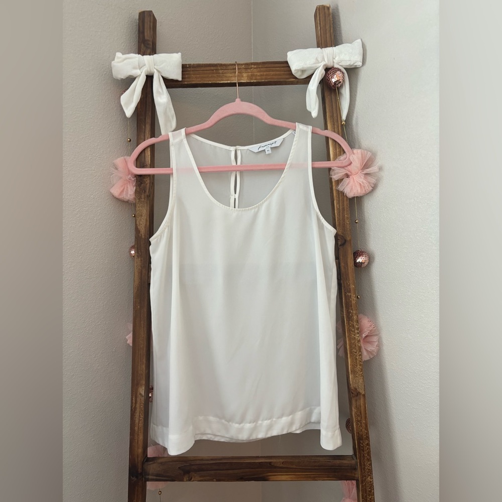 Foxcroft NYC White Sleeveless Scoop Neck Neutral Soft Girl Camisole Tank EUC